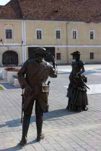 statui conte si contesa Piata Mihai Viteazul Alba Iulia