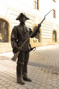 statuie soldat Poarta a III-a Cetatea Alba carolina din Alba Iulia