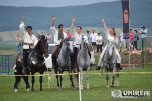 Cascadorii cu cai la Festivalul Cetatilor Dacice de la Cricau18
