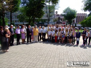 Depuneri de coroane la bustul lui Eminescu de pe Aleea Scriitorilor Alba Iulia04