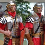 De mâine, legionarii din Garda Romană îi întâmpină pe turiști în benzinăriile de la intrările în Alba Iulia