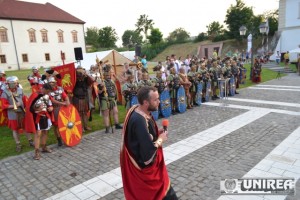 Parada a trupelor de reenactment de la Festivalul Cetatilor Dacice110