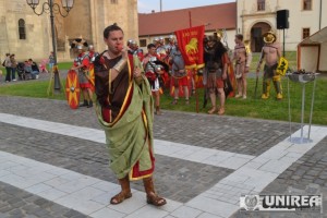 Parada a trupelor de reenactment de la Festivalul Cetatilor Dacice43
