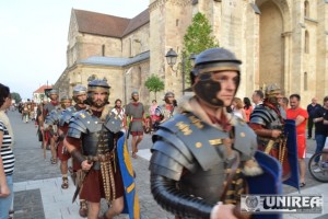 Parada a trupelor de reenactment de la Festivalul Cetatilor Dacice63