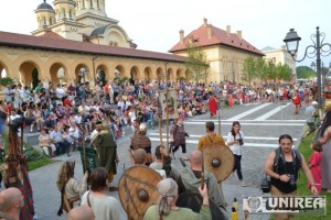 Parada a trupelor de reenactment de la Festivalul Cetatilor Dacice87