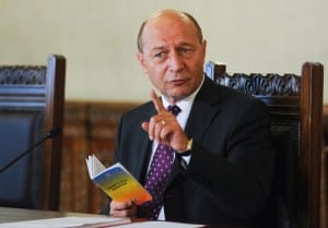 Presedintele Traian Basescu sustine o conferinta de presa privind proiectul de revizuire a Constitutiei trimis spre avizare Consiliului Legislativ, la Palatul Cotroceni, in Bucuresti