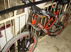 furt bicicleta scara bloc