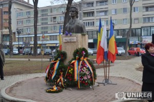 Depuneri de Coroane la bustul lui Mihai Eminescu din Alba Iulia02