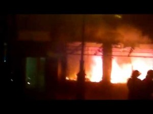 VIDEO: Imagini cu incendiul care a mistuit un local din Alba Iulia chiar în noaptea de Anul Nou