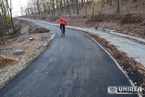 pista-pentru-biciclisti-care-traverseaza-dealul-mamut25