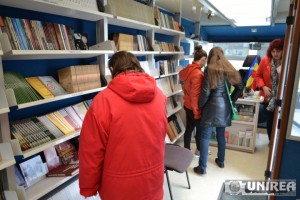 Biblioteca mobila a CJ Alba in Piata Cetatii36