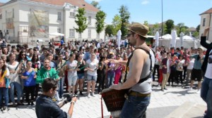 FOTO-VIDEO| “Marea Gălăgie”, în Cetatea Alba Carolina: Marius Moga şi echipa sa, alături de liceeni albaiulieni, se pregătesc intens pentru un show inedit la Zilele Oraşului. Vezi ce pot să facă